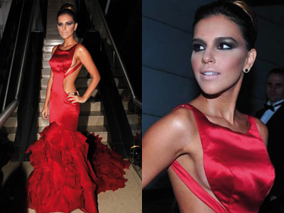 Mariana Rios arrasa no decote em Baile de Carnaval da Vogue