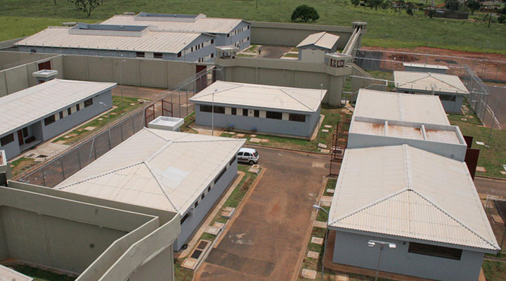 Cinco presos são flagrados ao tentar fugir da penitenciária Aluízio Ignácio em Uberaba